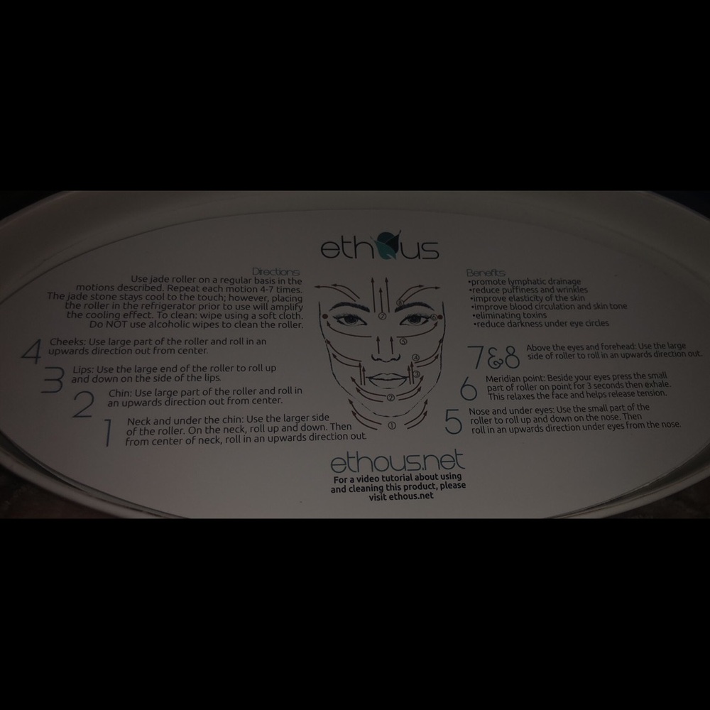Woman’s face rolling - Picture 2 of 2